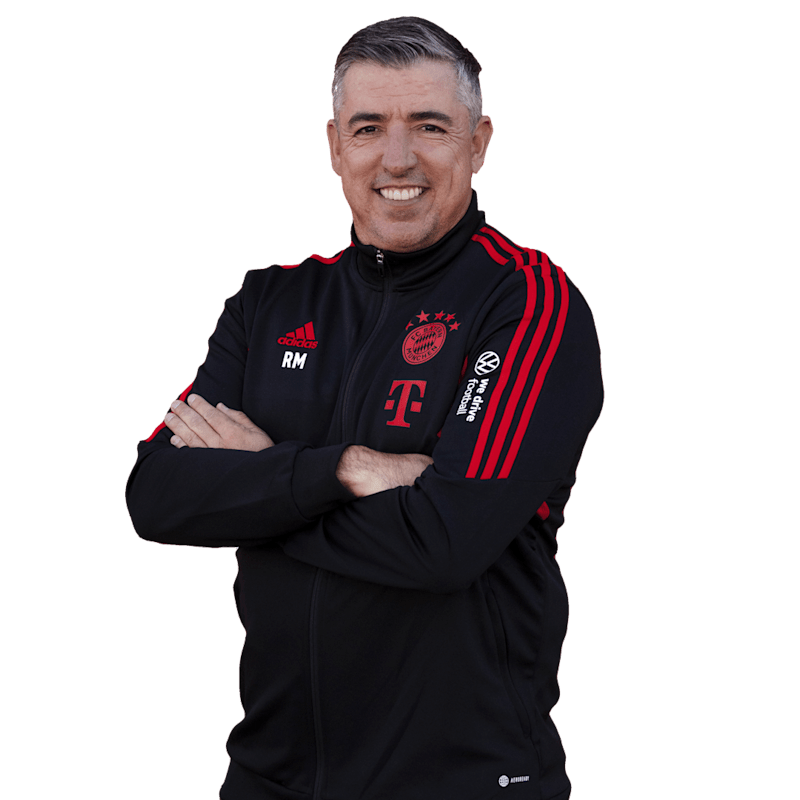Roy Makaay FC Bayern World Squad Head Coach